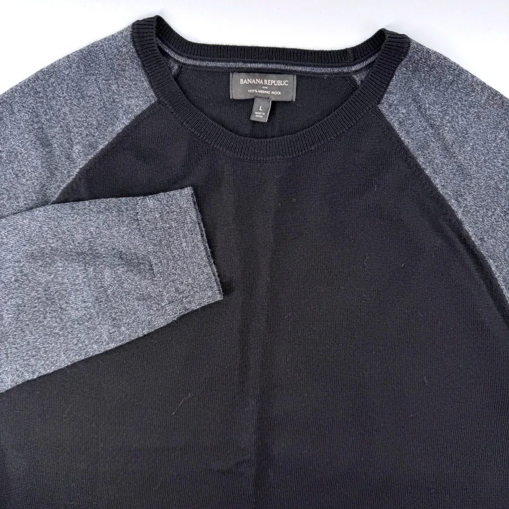 Banana Republic Sweater Large Black Gray Merino Wool Raglan Crew Neck‎ Fine Knit